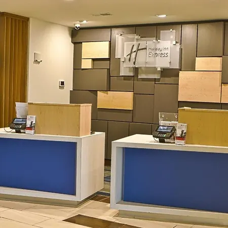 Holiday Inn Express Mccomb By Ihg